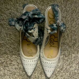 Sam Edelman Hazlet Silk Scarf & Leather Pumps